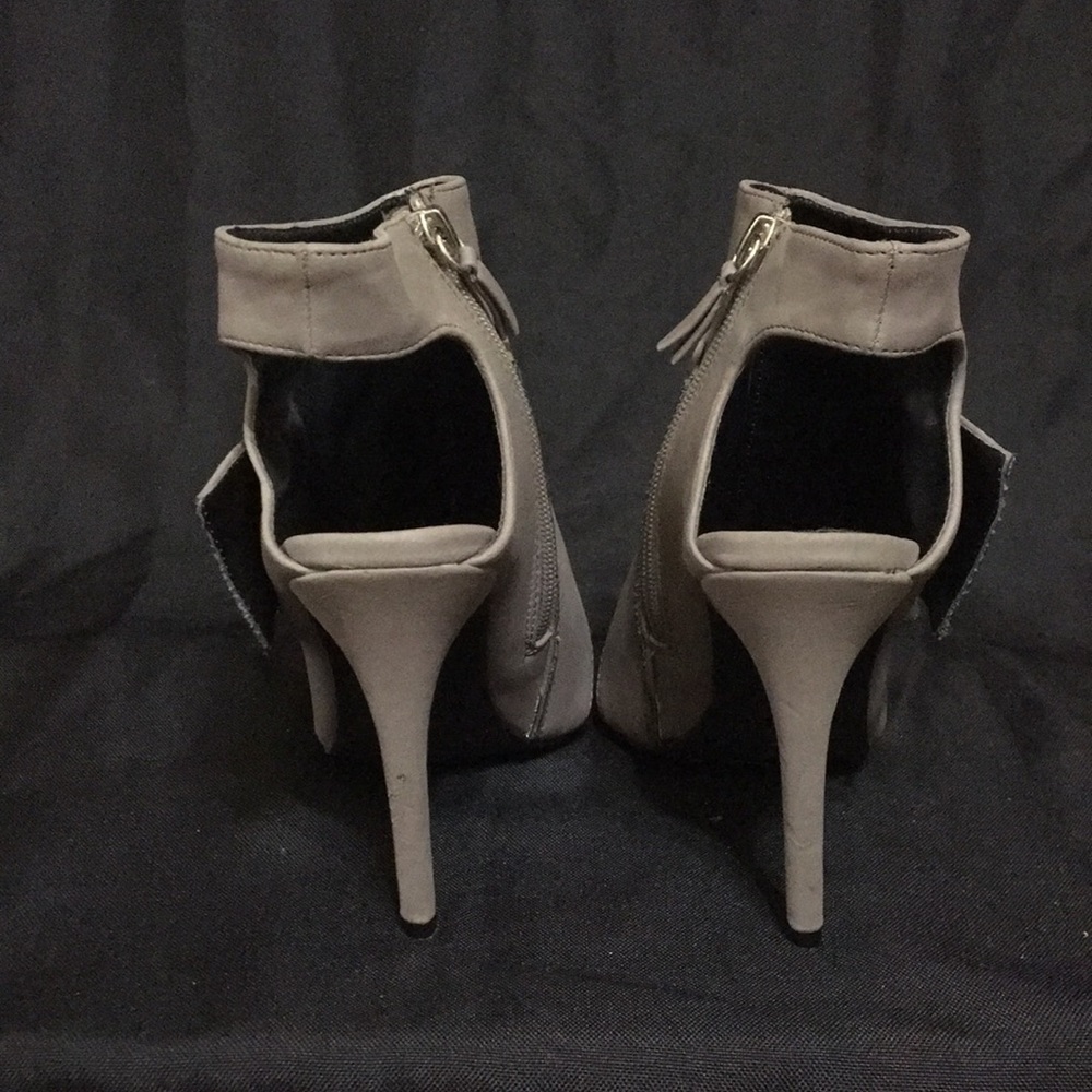 Heels - Picture 4 of 5